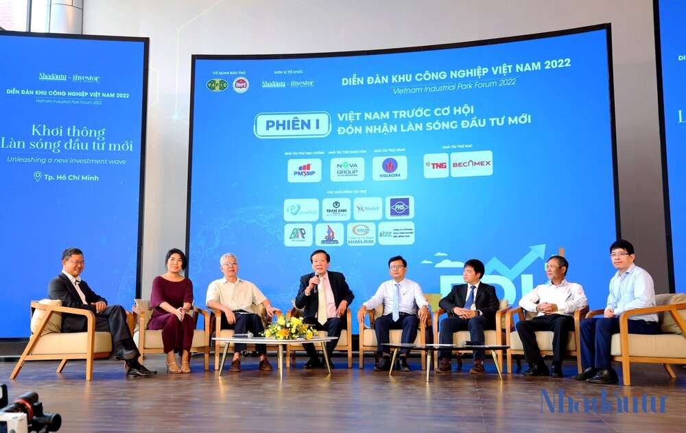 Long An Economic Zone Authority attended the forum 'Vietnam Industrial Park - 2022: "Building a transparent investment environment in industrial zones and economic zones"