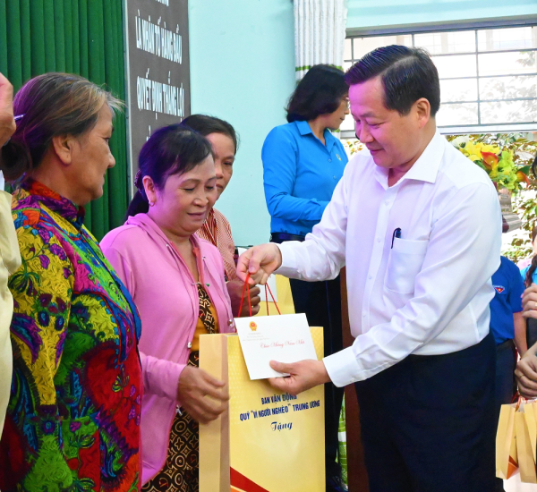 Phó Thủ tướng Chính phủ - Lê Minh Khái thăm và làm việc tại Long An