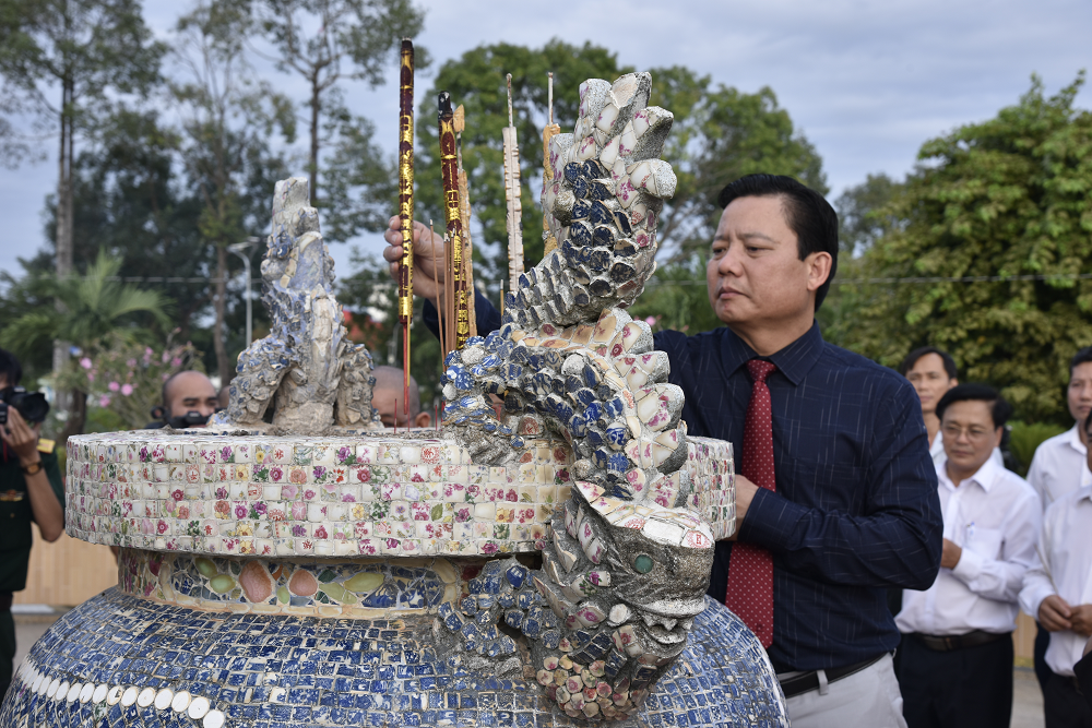 Provincial leaders visit the Provincial Martyrs Cemetery on the occasion of the Lunar New Year of the Rabbit 2023
